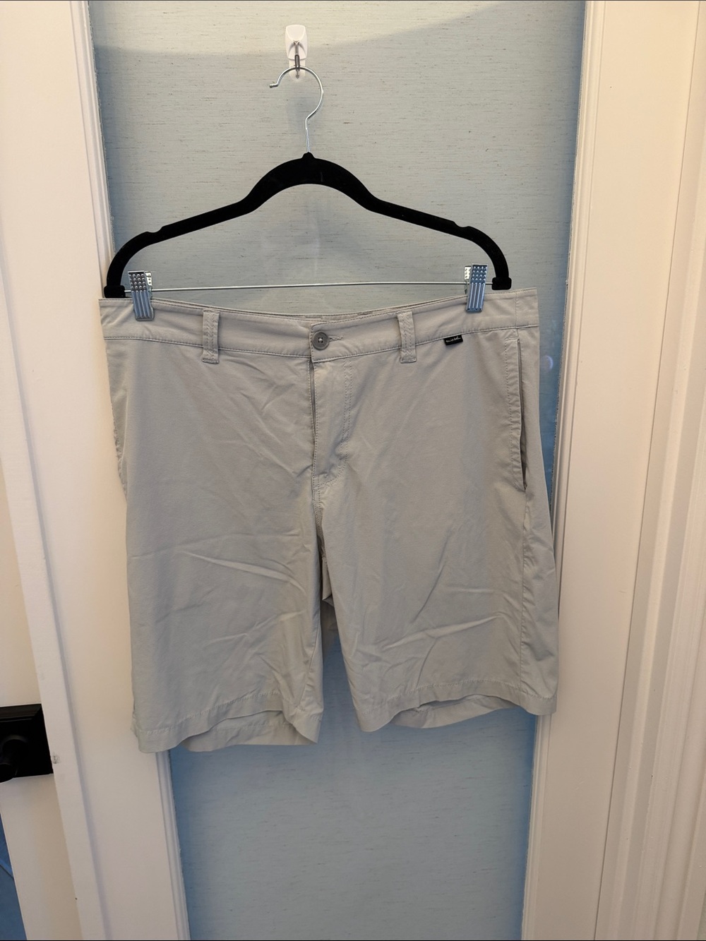 Travis Mathew Pale Beige Flat Front Men’s Shorts